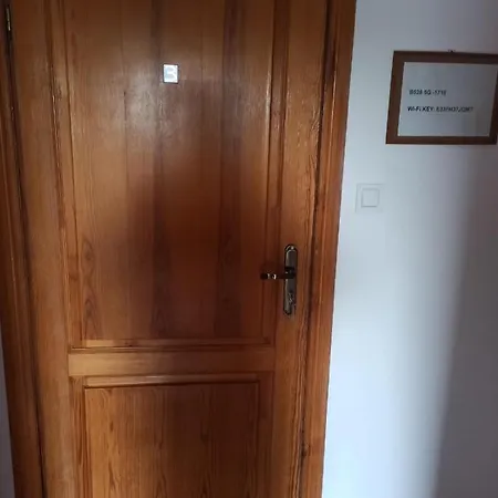 Pokoje Nowowiejska Hostel *