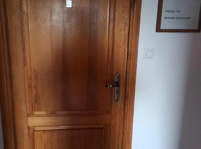 Pokoje Nowowiejska Hostel *