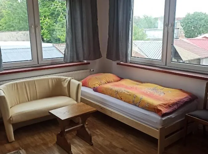 Pokoje Nowowiejska Hostel *